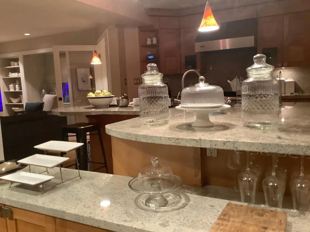 Suite Smart Vancouver Bed & Breakfast